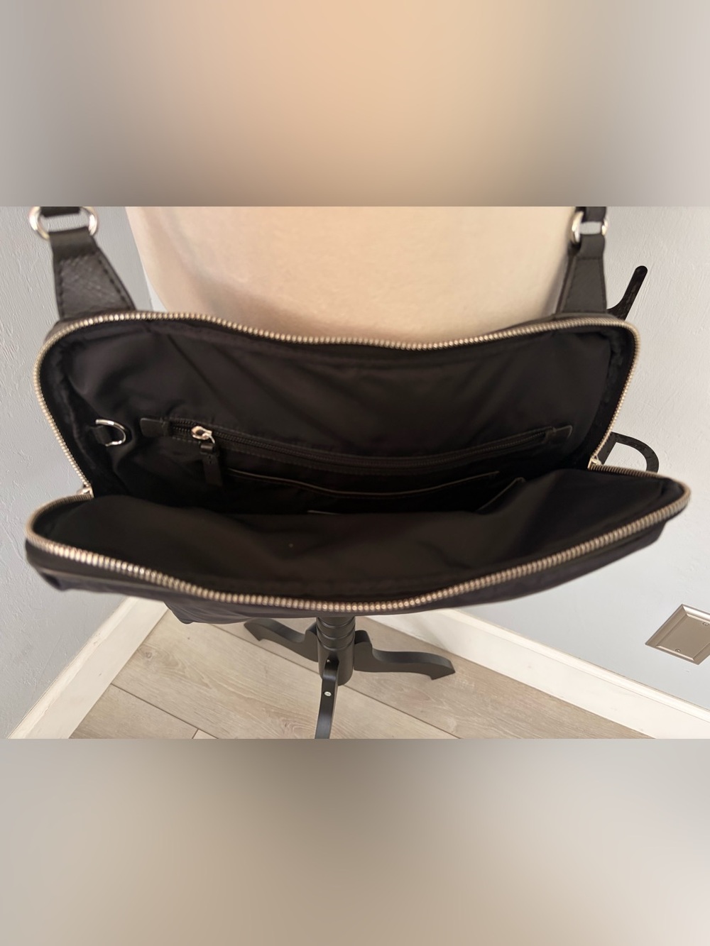 NWOT Tumi Black Puffer Laptop Crossbody Bag - Picture 5 of 12
